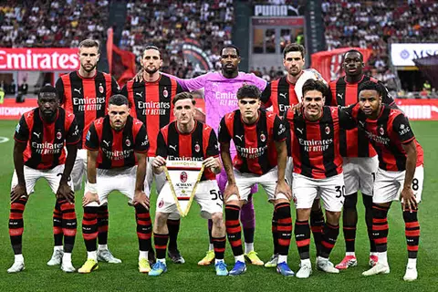 نهاية كارثية.. ميلان يفشل في الصعود لدوري أبطال أوروبا بالخسارة أمام كالياري وتأهل روما